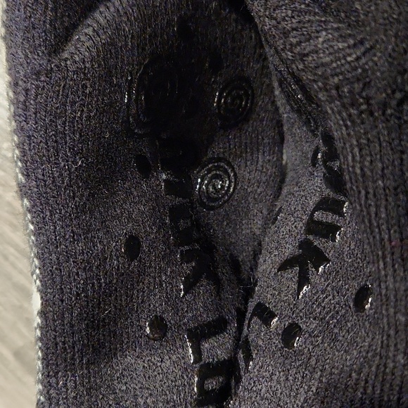 NWT Muk Luks Women's Thermal Slipper Socks Fits shoe sz 6-10 slip resist… - Picture 3 of 6